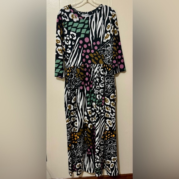 Nuggles Dresses & Skirts - Nuggles 3/4 length sleeve maxi dress